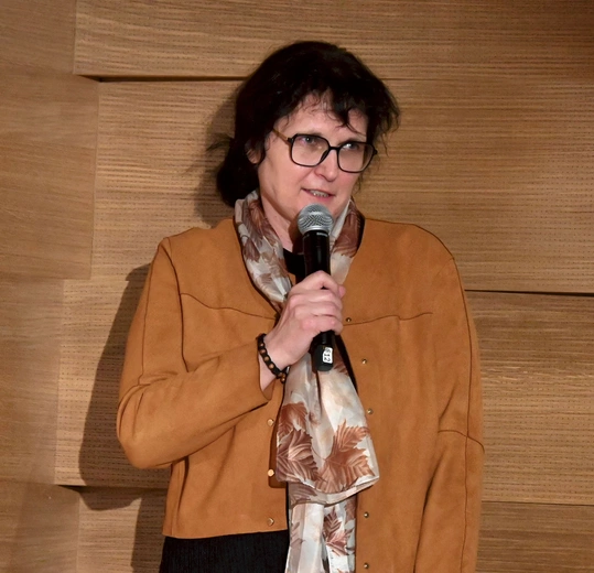 – Sięgamy zarówno po dawne teksty, jak i po współczesne. Jest u nas i poważnie, i wesoło  – zapewnia prof. Anna Mlekodaj.