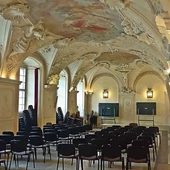 Zakonnicy bardzo długo starali się o pieniądze  na odnowienie tych wnętrz.