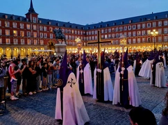 Hiszpania: Duży wzrost odsetka młodych, którzy deklarują, że są katolikami