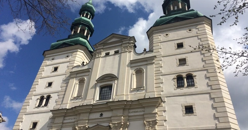 Dyspensa na 1 maja i zmiany w kalendarzu