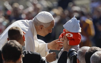 Głód kontra pełne stoły: Papież uderza w sumienia i wzywa do walki z marnotrawstwem