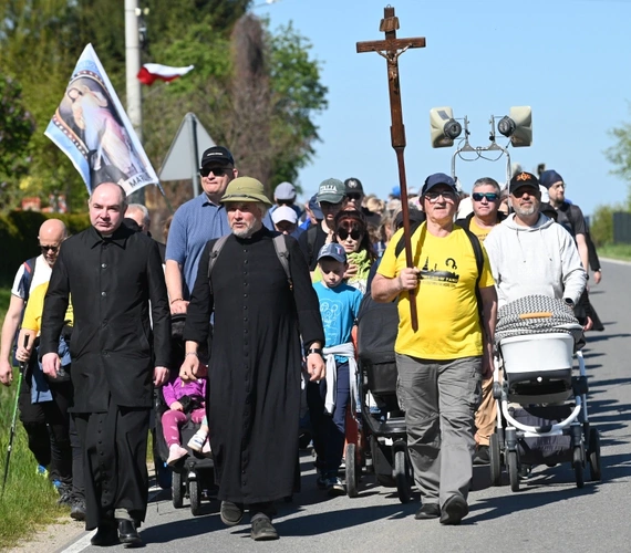 24. Piesza Pielgrzymka ze Świdnicy do Sulistrowiczek - GOGOŁÓW