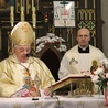 Stara Wrona. Wprowadzenie relikwii błogosławionej rodziny Ulmów