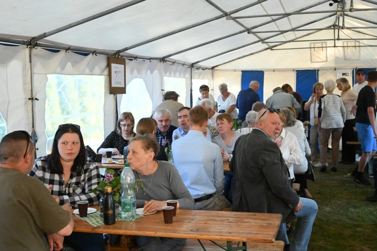 Nabożeństwo i Maibaum w Strzelcach Opolskich