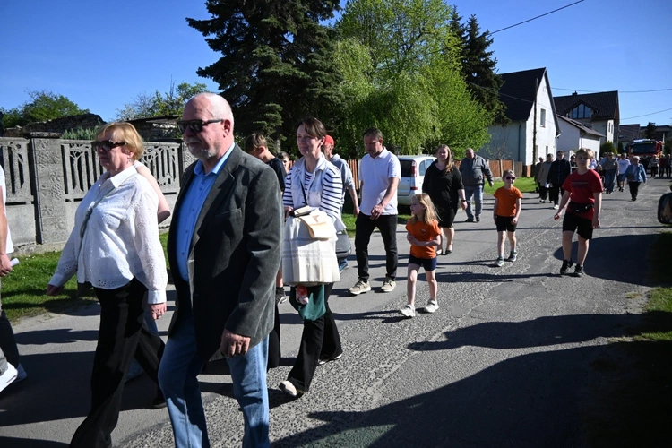 Nabożeństwo i Maibaum w Strzelcach Opolskich