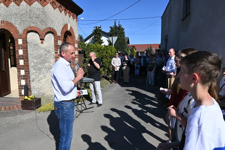 Nabożeństwo i Maibaum w Strzelcach Opolskich