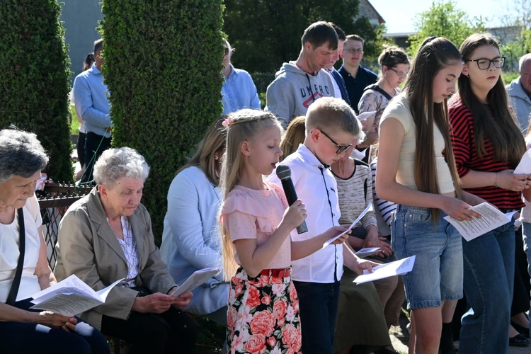 Nabożeństwo i Maibaum w Strzelcach Opolskich