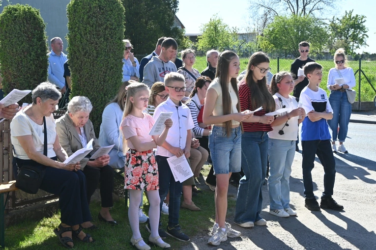 Nabożeństwo i Maibaum w Strzelcach Opolskich