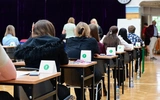 CKE: kilkunastu osobom unieważniono egzamin z polskiego za wniesienie telefonu, kilku - za ściąganie
