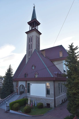 Świątynia została zbudowana w latach 1984−1994;  po Bazylice  św. Mikołaja oraz Kościele pw.  św. Pawła Apostoła jest najmłodszą budowlą sakralną w bocheńskim pejzażu religijnym.