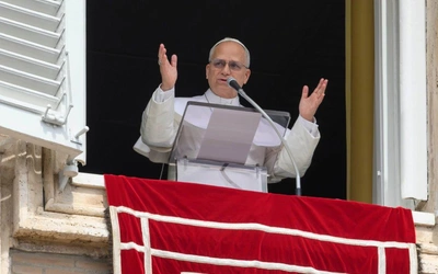 Tylko wierząc w miłość Boga do nas możemy zachowywać przykazania - mówi Leon XIV