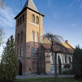 W murach świątyni zapisano ponad sześć wieków historii.