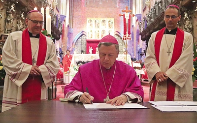 Abp Józef Kupny podpisze ostateczny dokument synodalny.