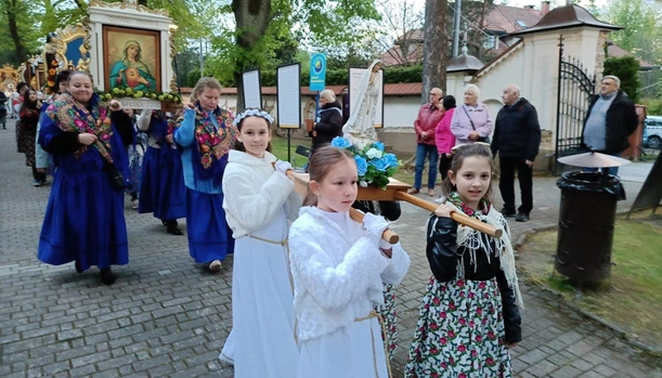 Bp Pindel w Rychwałdzie: Świat potrzebuje modlitwy o pokój