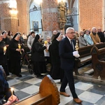 Wprowadzenie relikwii św. Jana Pawła II do nyskiej bazyliki