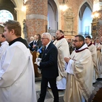 Wprowadzenie relikwii św. Jana Pawła II do nyskiej bazyliki