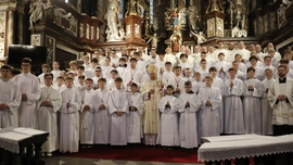 Nowi lektorzy i ceremoniarze pobłogosławieni w świdnickiej katedrze
