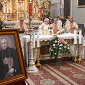 Pielgrzymka modlących się za kapłanów rozpoczęła obchody 50. rocznicy śmierci bp. Franciszka Jopa