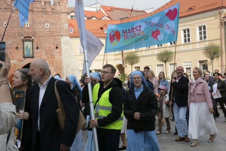 Marsz pełen życia