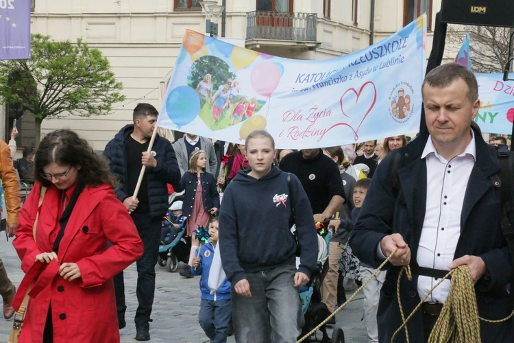 Marsz pełen życia