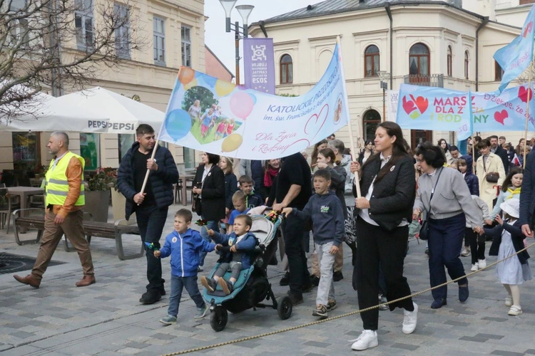 Marsz pełen życia