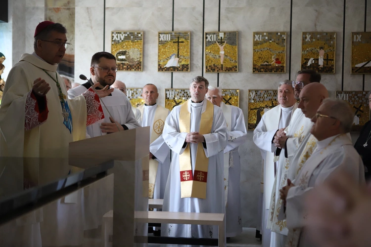 Poświęcenie kaplicy w "Domu Mocarzy"