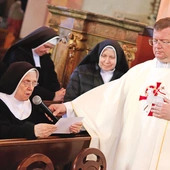 W czasie uroczystej  Liturgii  s. Józefa  odnowiła śluby zakonne.