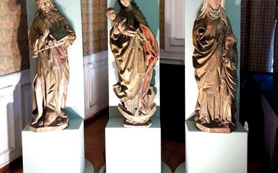 Figury wywiezione z zamku po wojnie – św. Jan Chrzciciel, Najświętsza Maryja Panna i św. Anna Samotrzecia.