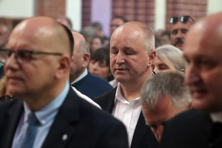 Wigilia Zesłania Ducha Świętego - czuwanie w Kościele pw. NMP na Piasku w przedzień zakończenia synodu