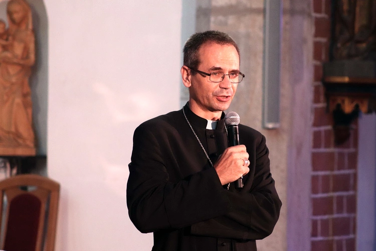 Wigilia Zesłania Ducha Świętego - czuwanie w Kościele pw. NMP na Piasku w przedzień zakończenia synodu