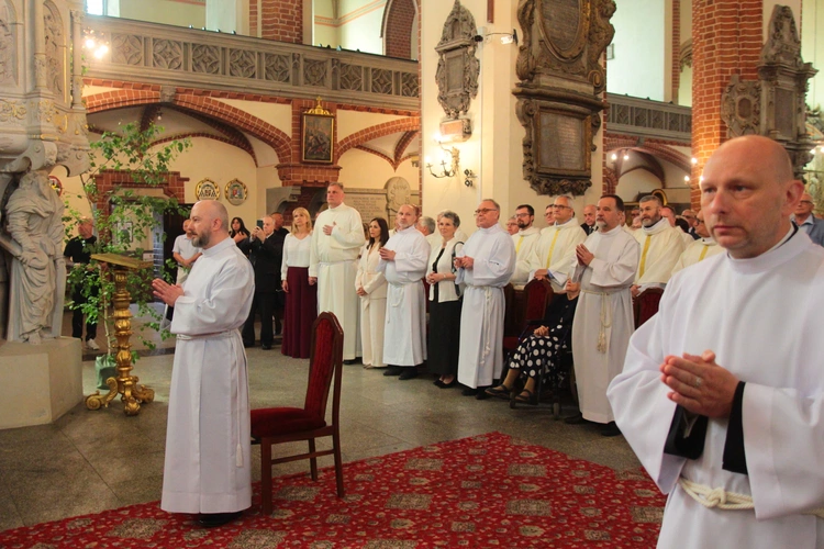 Otrzymali święcenia diakonatu (stałego)