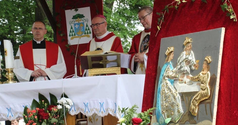 Studzianka. Duch Święty, korony i łaska