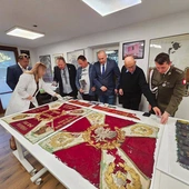 Odnaleziono sztandar okrytej chwałą jednostki. Ministerstwo Kultury odmówiło środków na jego renowację