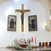 – Nasze prezbiterium jest teraz całością – cieszą się parafianie. 