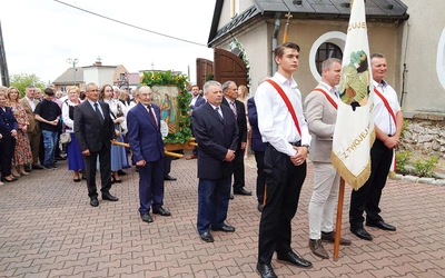 Tego dnia pątnicy przynoszą w procesji obraz swojego patrona – św. Izydora Oracza. 