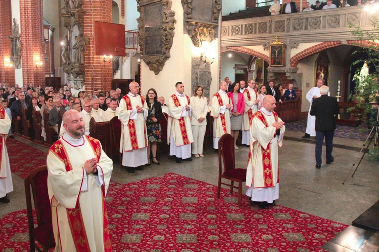 Wyświęceni zostali skierowani dekretami  (tak jak księża) do pracy w konkretnych parafiach.  