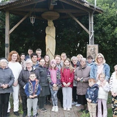 Wspólna maryjna modlitwa jednoczy mieszkańców.