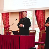 Obrady w seminaryjnej auli rozpoczęły się odśpiewaniem pieśni do Ducha Świętego.