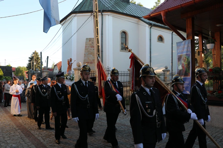 Lipnica Murowana. Msza św. i procesja z modlitwą o rekoronację Lipnickiej Madonny z Dzieciątkiem