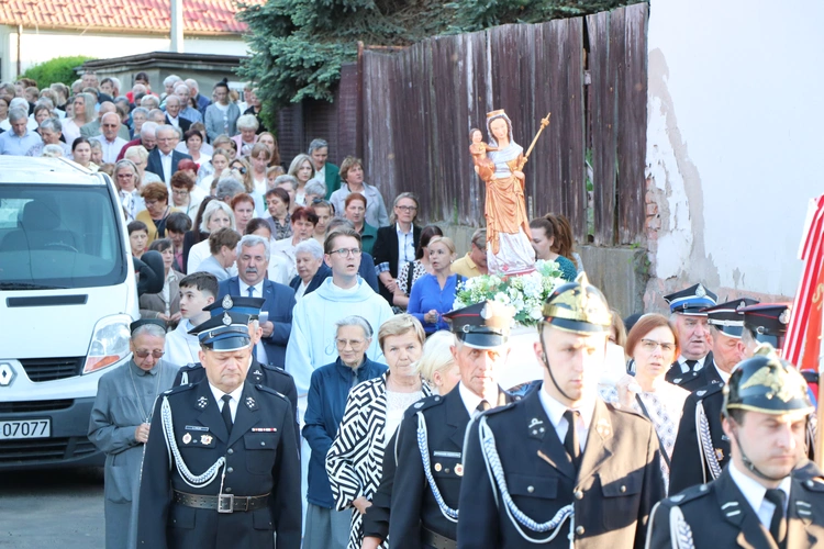Lipnica Murowana. Msza św. i procesja z modlitwą o rekoronację Lipnickiej Madonny z Dzieciątkiem
