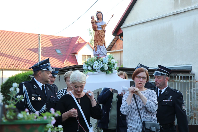 Lipnica Murowana. Msza św. i procesja z modlitwą o rekoronację Lipnickiej Madonny z Dzieciątkiem