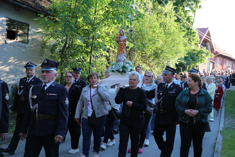 Lipnica Murowana. Msza św. i procesja z modlitwą o rekoronację Lipnickiej Madonny z Dzieciątkiem