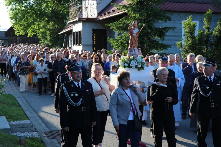 Lipnica Murowana. Msza św. i procesja z modlitwą o rekoronację Lipnickiej Madonny z Dzieciątkiem