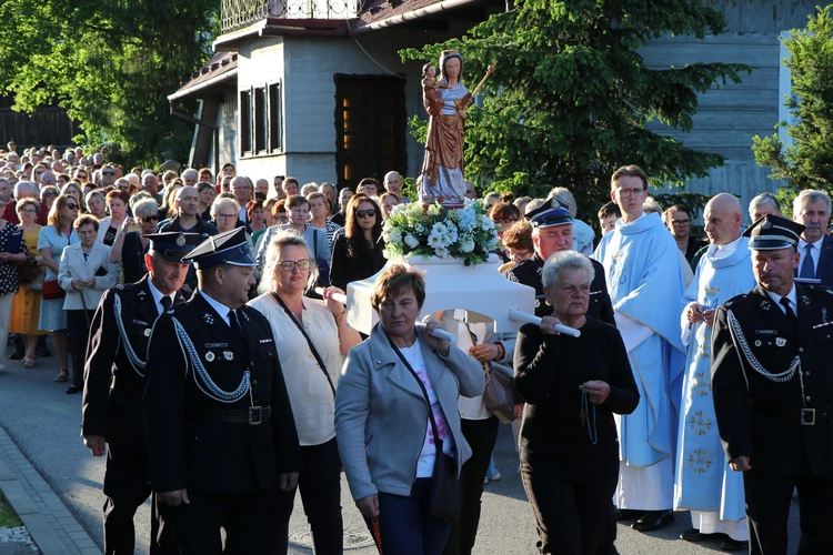 Lipnica Murowana. Msza św. i procesja z modlitwą o rekoronację Lipnickiej Madonny z Dzieciątkiem