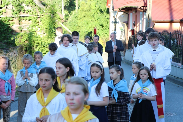Lipnica Murowana. Msza św. i procesja z modlitwą o rekoronację Lipnickiej Madonny z Dzieciątkiem
