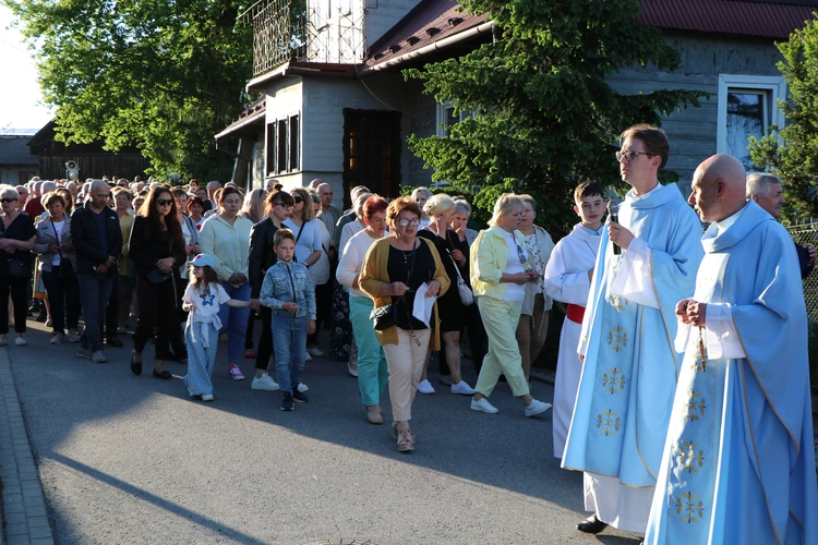 Lipnica Murowana. Msza św. i procesja z modlitwą o rekoronację Lipnickiej Madonny z Dzieciątkiem
