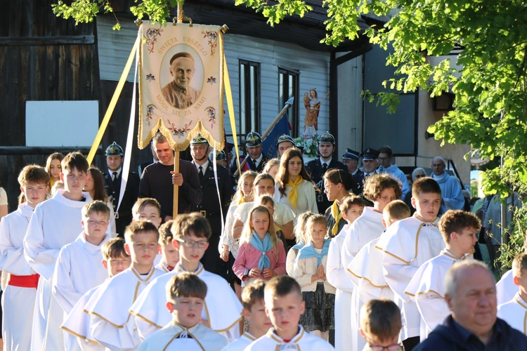 Lipnica Murowana. Msza św. i procesja z modlitwą o rekoronację Lipnickiej Madonny z Dzieciątkiem