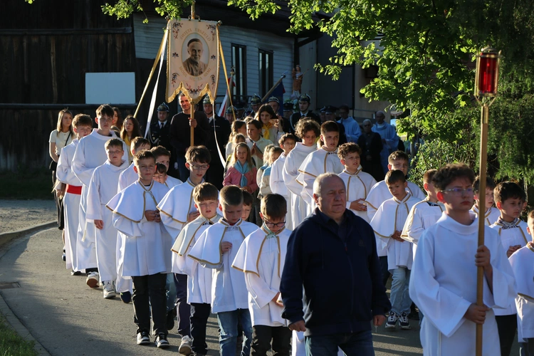 Lipnica Murowana. Msza św. i procesja z modlitwą o rekoronację Lipnickiej Madonny z Dzieciątkiem