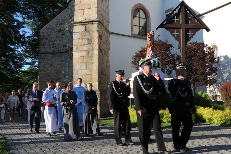Lipnica Murowana. Msza św. i procesja z modlitwą o rekoronację Lipnickiej Madonny z Dzieciątkiem