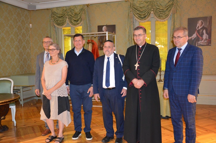 Przekazanie Tory do Muzeum Pałacu Saskiego w Kutnie